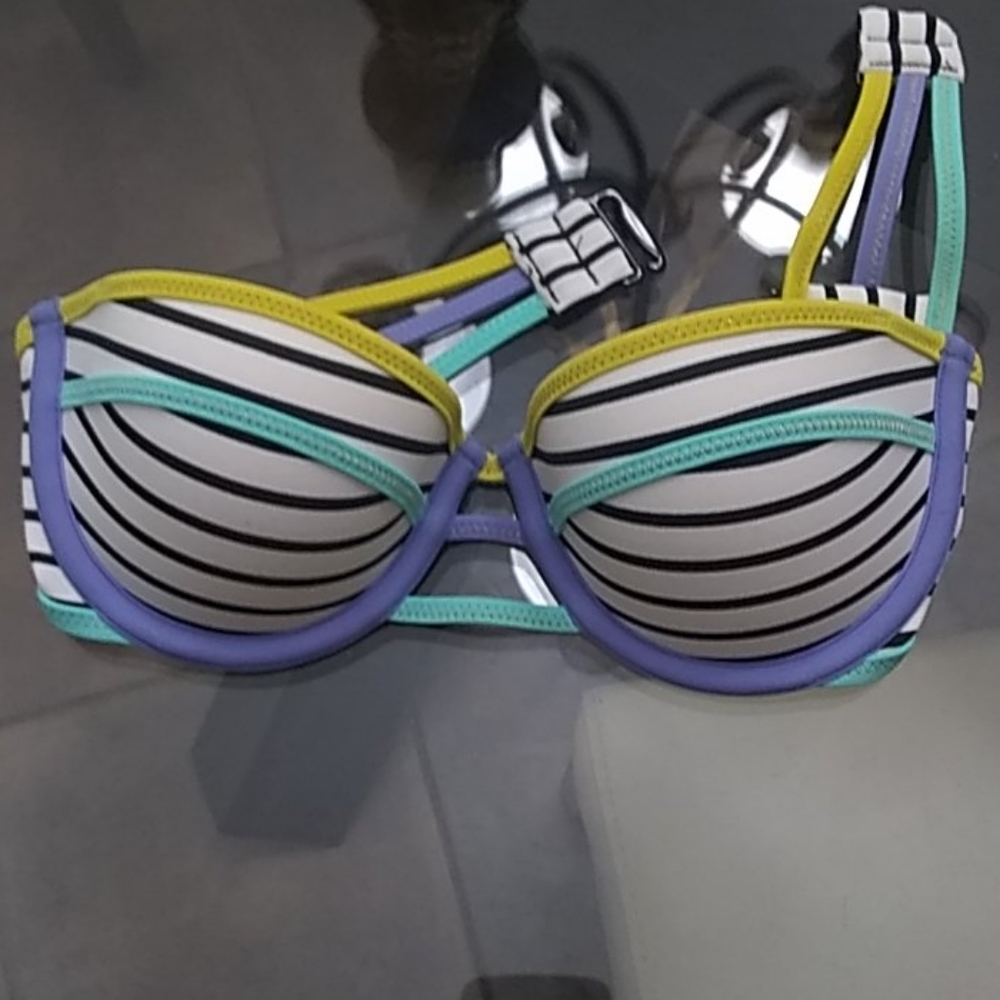 Victoria's Secret bikini top 32A